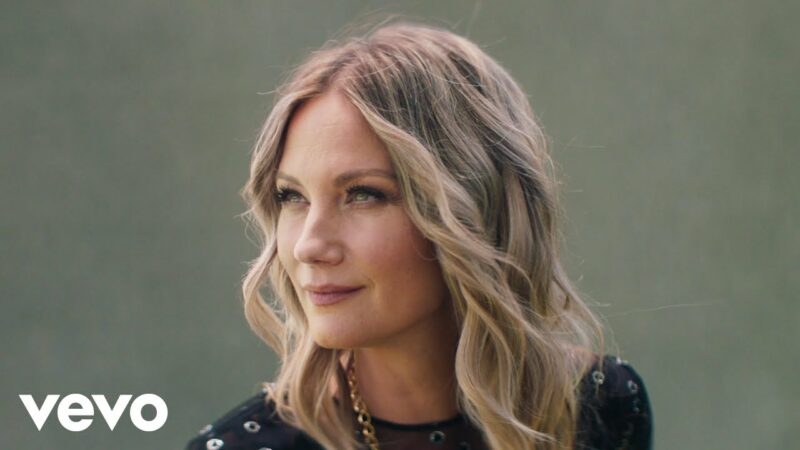 Jennifer Nettles (MV: Oh, What A Beautiful Mornin)