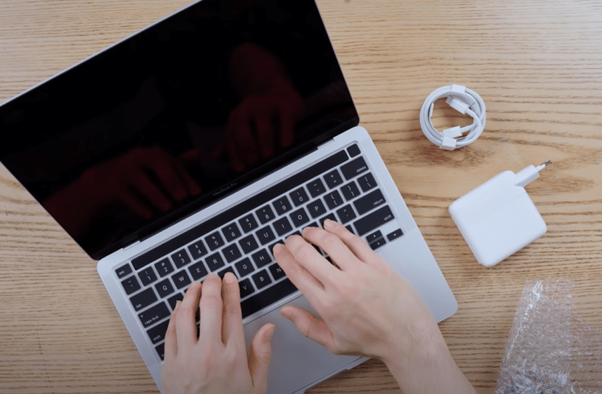 How to restart MacBook Pro with keyboard without power button