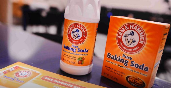 Baking soda is a useful way to remove dye
