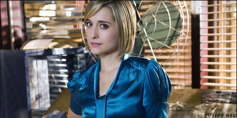 Chloe Sullivan is played by Allison Mack