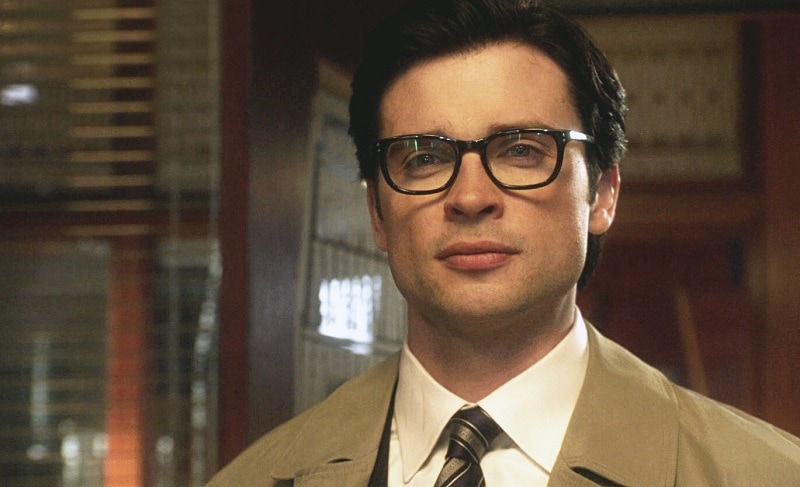 Clark Kent is played by Tom Welling